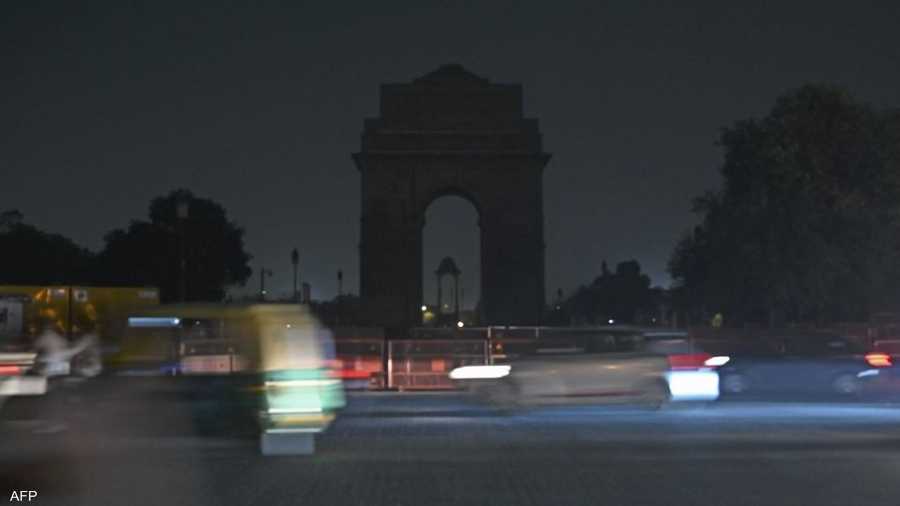 بوابة تاج محل في الهند بعد إطفاء الأضواء.