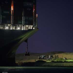 جهود حثيثة لتحرير السفينة إيفر غيفن