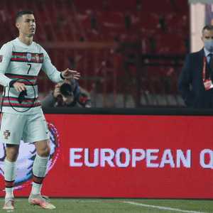 لحظة إلقاء شارة القيادة