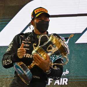 هاميلتون يتوج في البحرين