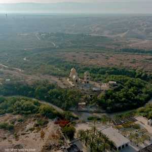 درون تحلق فوق أبرز المعالم المسيحية في فلسطين