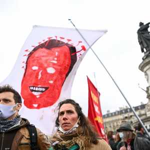 غضب شعبي إزاء تعامل الإليزيه مع جائحة كورونا