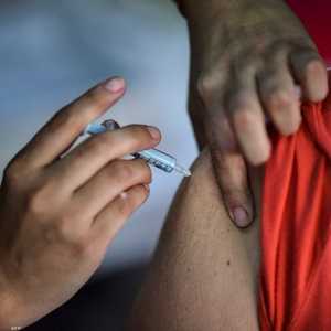 تسبب لقاحات كورونا عند البعض أعراضا جانبية