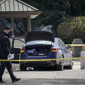 دهست سيارة اثنين من عناصر شرطة الكونغرس "كابيتول" عند حاجز