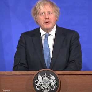 جونسون خلال إعلان الاثنين