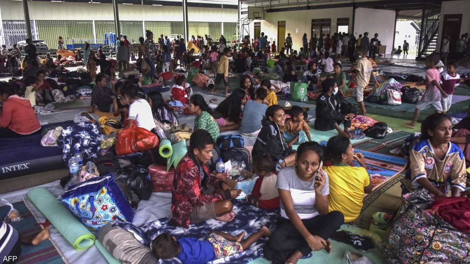 لجأ أكثر من عشرة آلاف شخص إلى مراكز إيواء