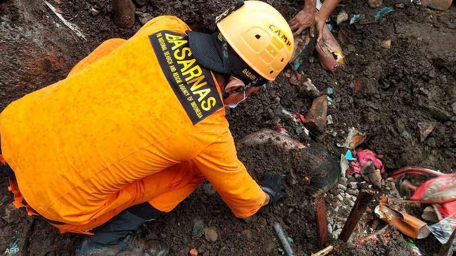في إندونيسيا تبحث فرق الانقاذ عن أكثر من 70 شخصا مفقودين