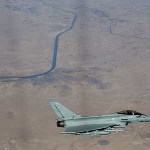 مقاتلة تابعة لسلاح الجو البريطاني تحلق فوق الأجواء العراقية