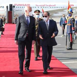 لحظة وصول قيس سعيد لمصر