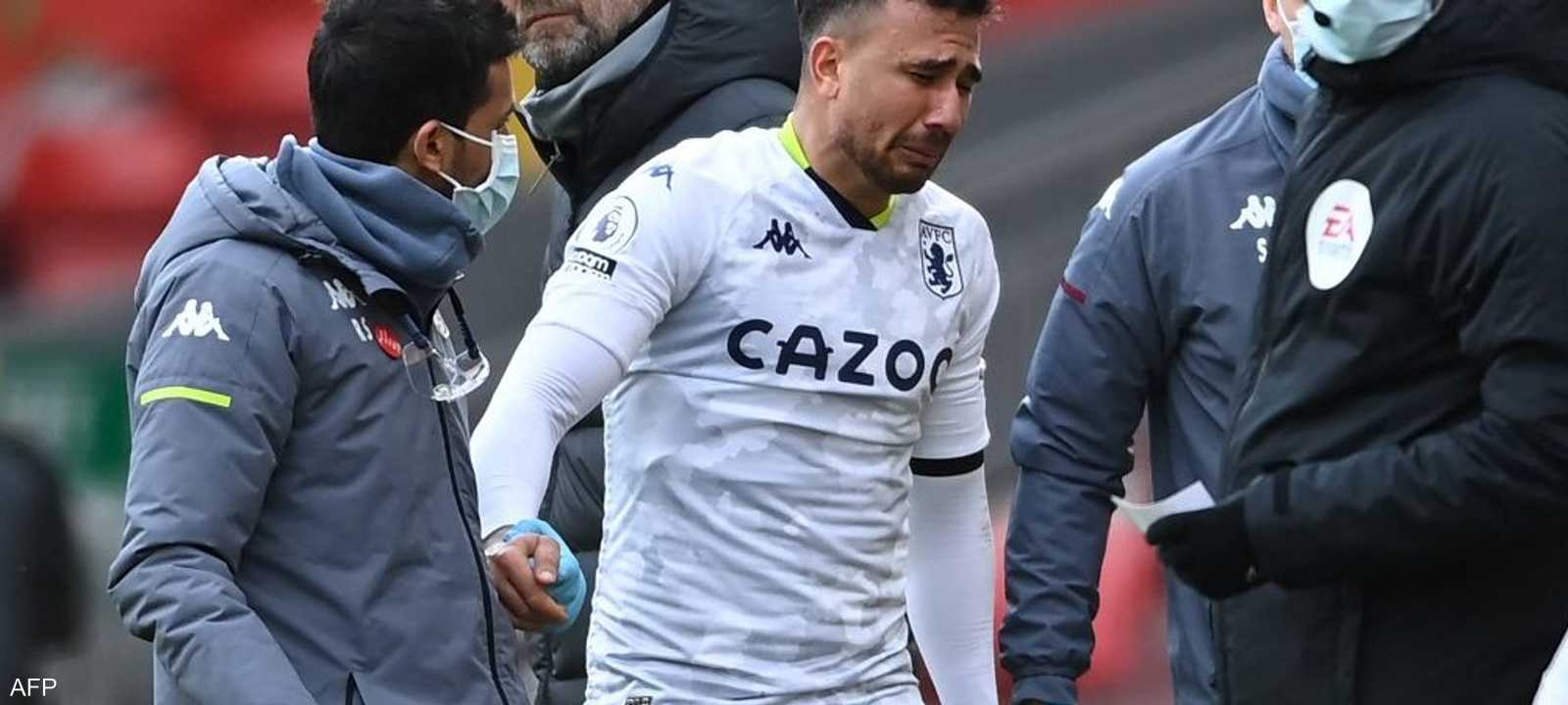 خروج الدولي المصري باكيا