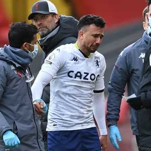 خروج الدولي المصري باكيا