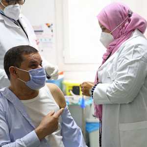 الدبيبة خلال تلقيه لقاح فيروس كورونا