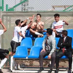 لاعب الزمالك إمام عاشور وبعض زملائه بعد انتهاء المباراة