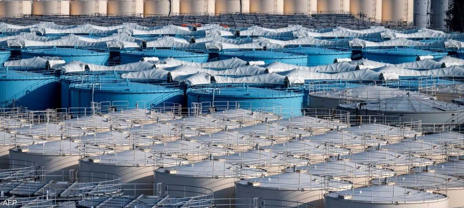 جانب من حاويات تخزن المياه الملوثة من مفاعل فوكوشيما