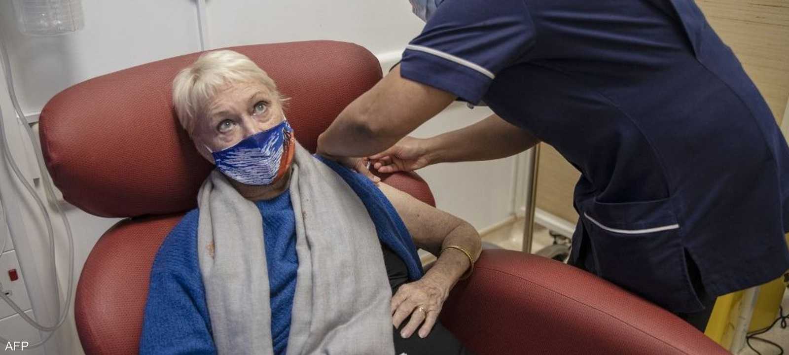 أكثر من 32 مليون شخص تلقوا التطعيم في بريطانيا.