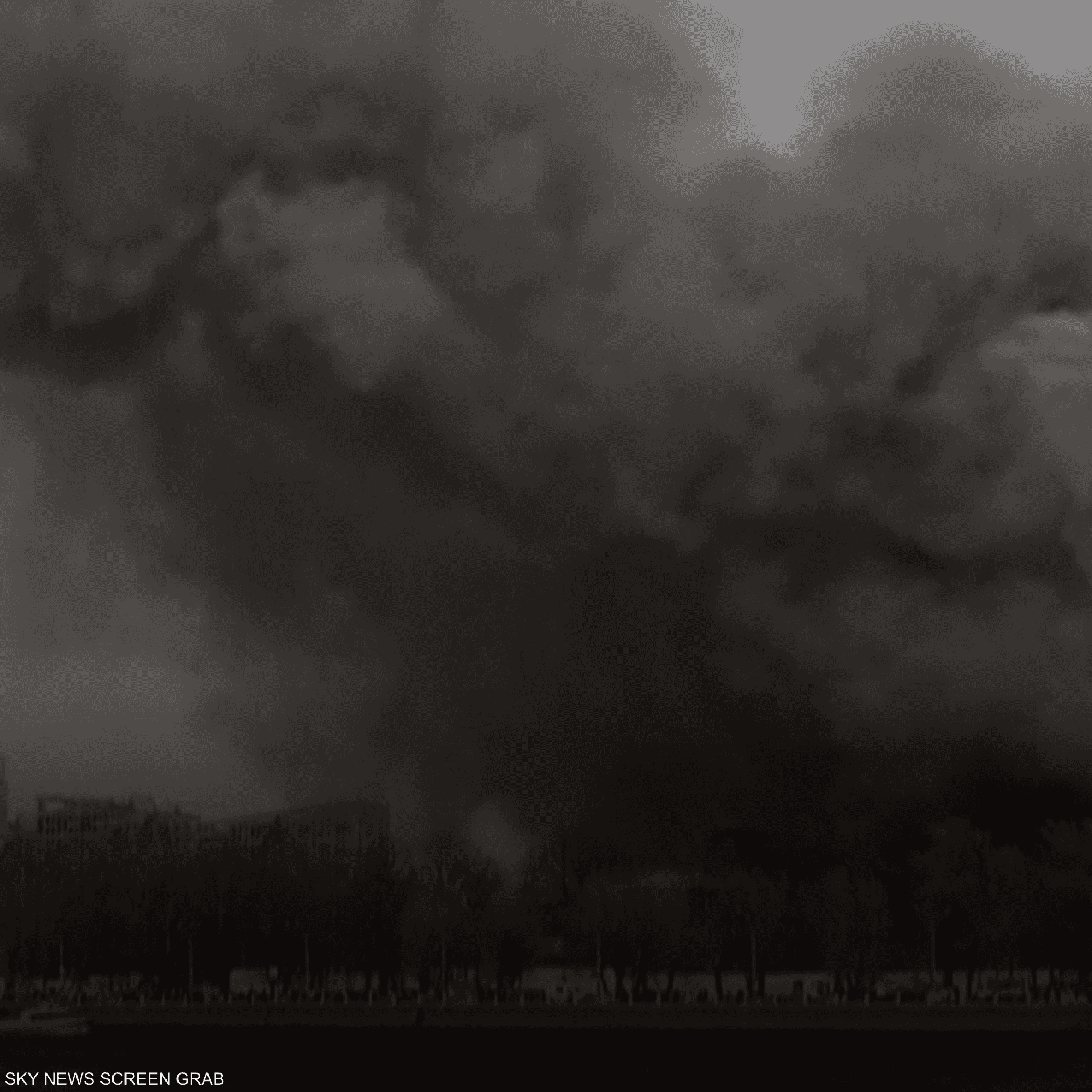 حريق ضخم يلتهم مصنعا تاريخيا في روسيا