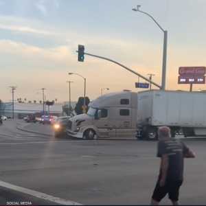 السائق المصري أوقف سيارة القاتل الهارب