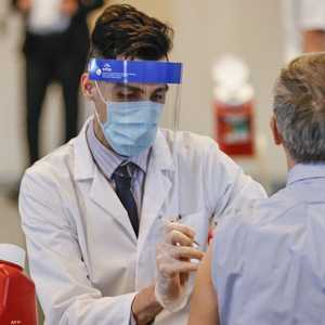 المخاوف من كفاءة اللقاحات تتصاعد في الولايات المتحدة.