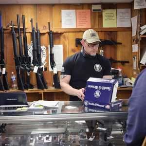 أيد 70 في المئة إنشاء قاعدة بيانات وطنية لمبيعات الأسلحة