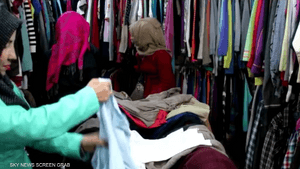 ارتفاع "جنوني" في أسعار الملابس المستعملة في سوريا