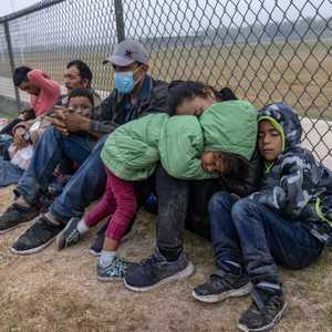 بايدن يتبع سياسات أقل تشددا في ملف اللجوء مقارنة بترامب