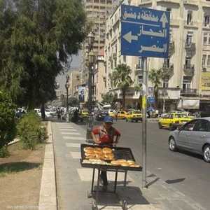 طفل سوري يعمل في أحد شوارع دمشق