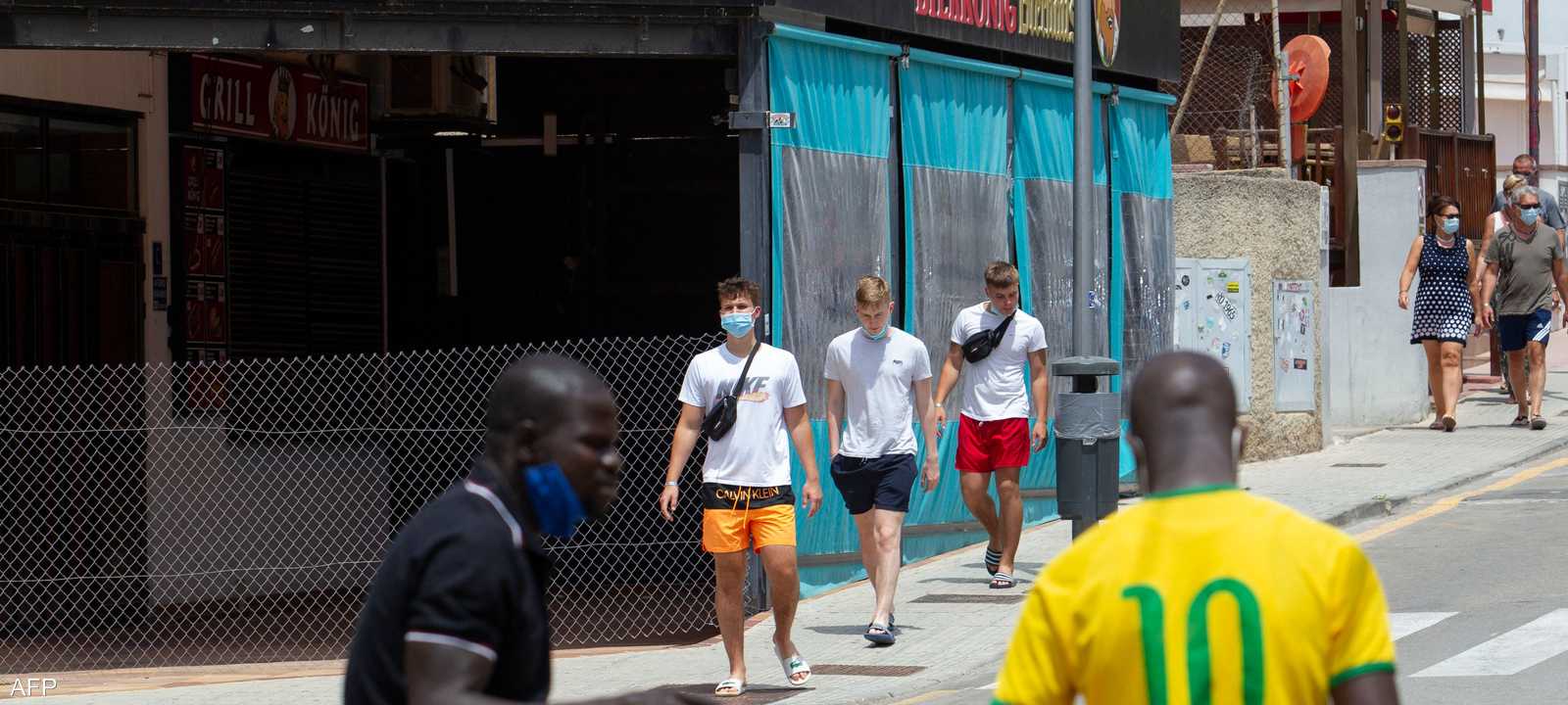 يعمل الرجل الإسباني في جزيرة مايوركا