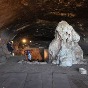 الكهف "المعجزة" - أرشيفية