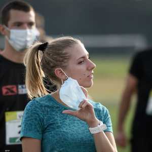 أميركا تسمح لمواطنيها بخلع الكمامات