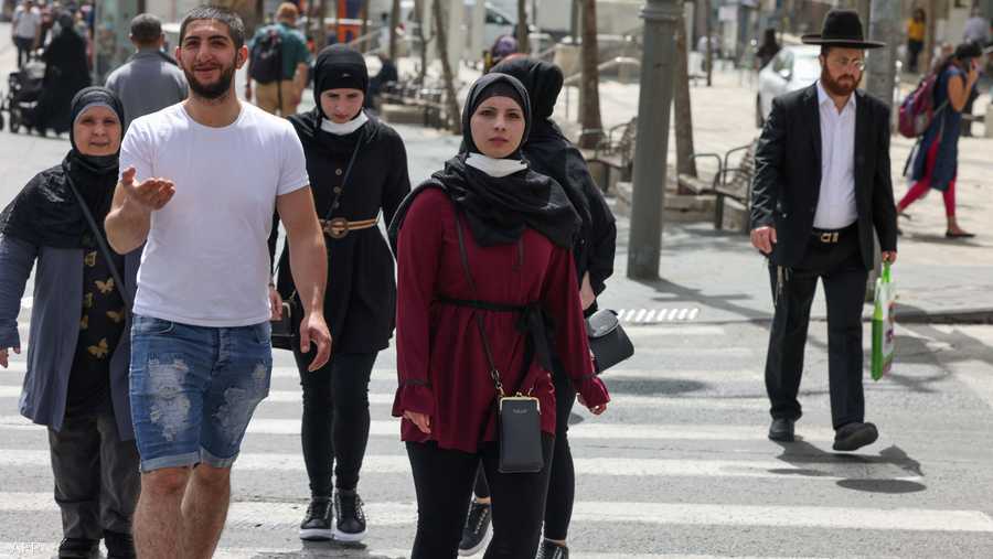 إسرائيل تخلت عن الكمامات في الأماكن العامة