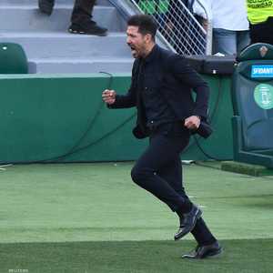 دييغو سيموني يركض فرحا بعد ضياع ركلة جزاء إلتشي