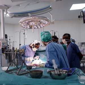 لقطة أرشيفية لعملية جراحية