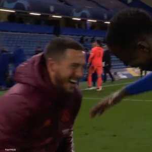 هازارد خلال اللقطات التي أثارت الانتقادات