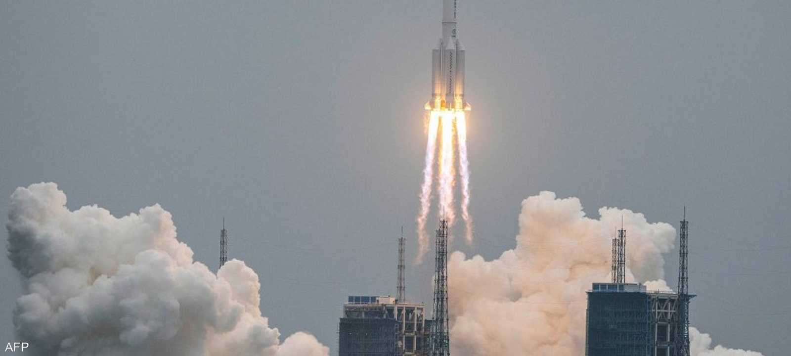 الصين تطلق صاروخا إلى الفضاء - أرشيفية