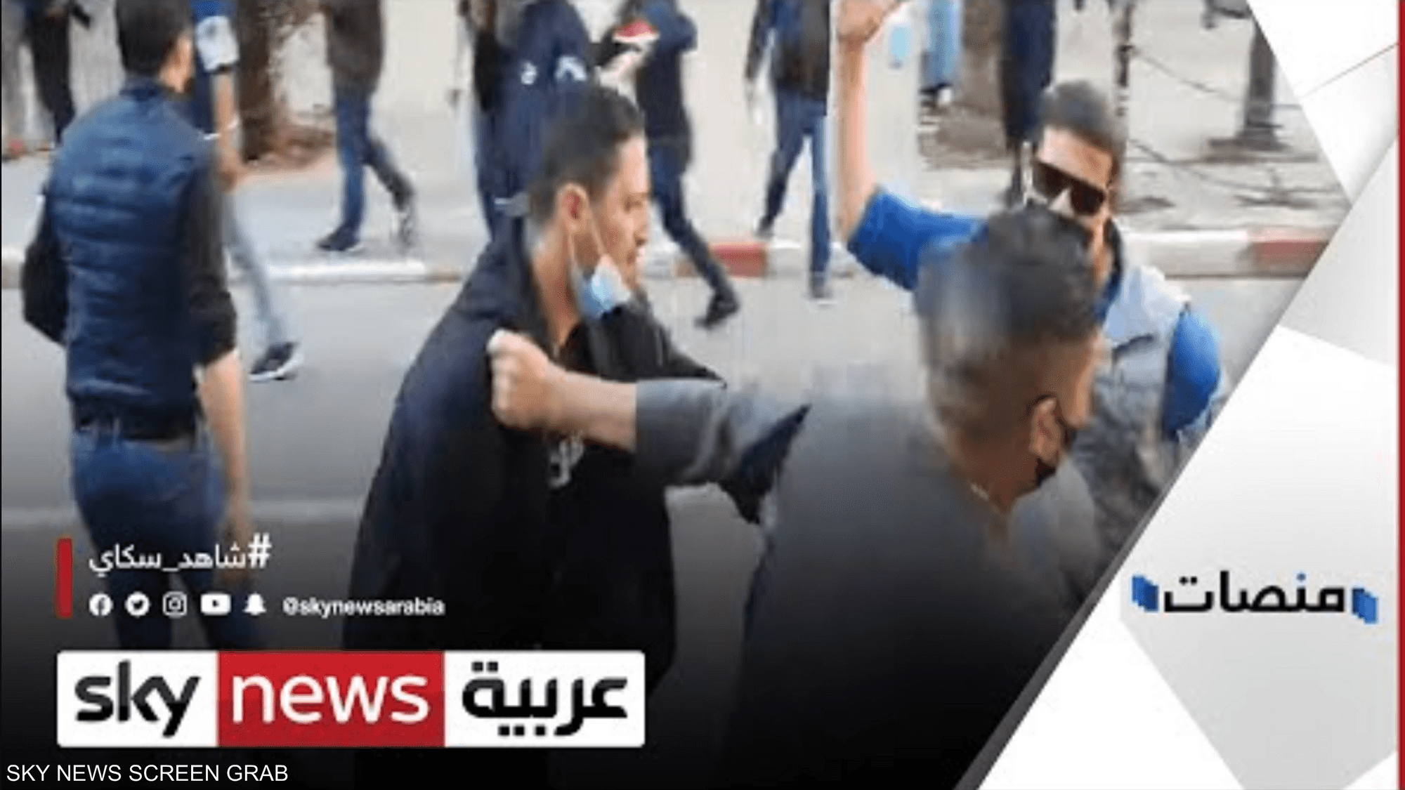 ضرب مسن في التظاهرات يشعل غضباً في الجزائر​