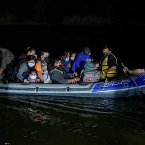 أرشيفية لمهاجرين غير شرعيين في رحلة عبر قوارب مطاطية صغيرة