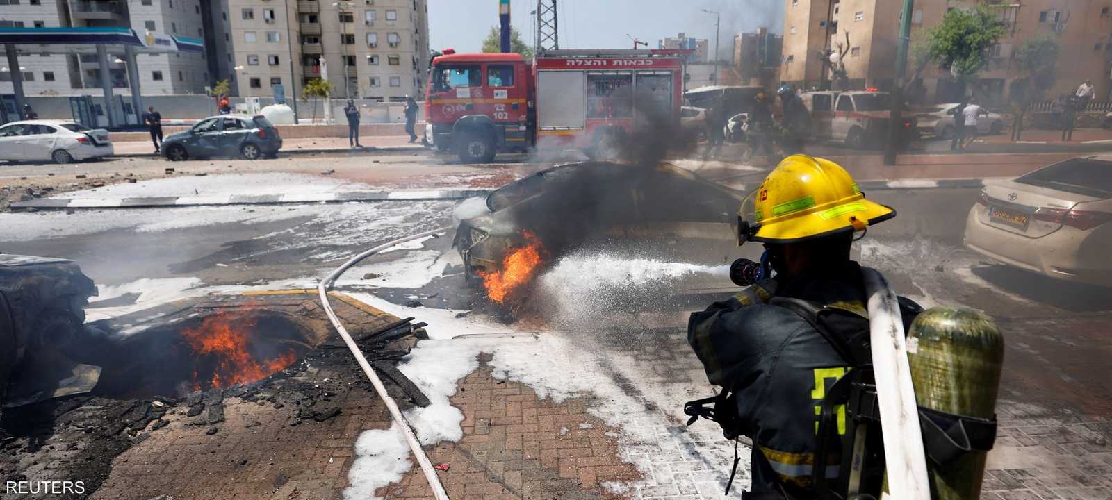 أطلق فلسطينيون زخات من الصواريخ على أسدود وعسقلان