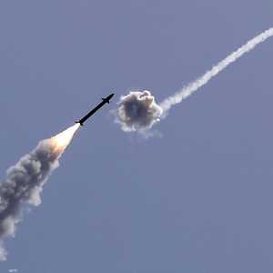 القبة الحديدية تعترض صاروخا انطلق من غزة.