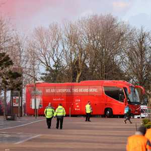 الجماهير أوقفت حافلة ليفربول