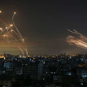نظام القبة الحديدة الإٍسرائيلية يعترض صواريخ أطلقت من غزة