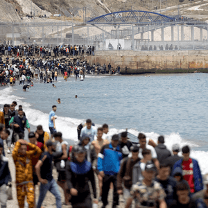 آلاف المهاجرين عبروا إلى سبتة