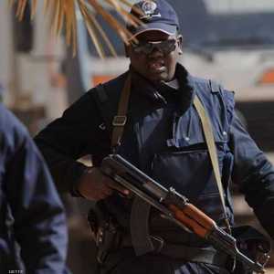 عنصران من الشرطة الجزائرية