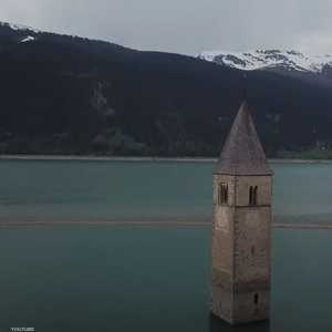 برج الكنيسة المدبب ظهر أخيرا