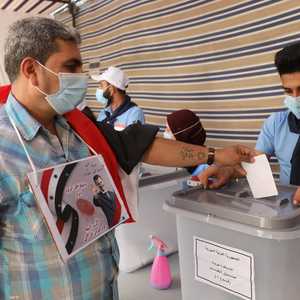 سوري يدلي بصوته في بيروت