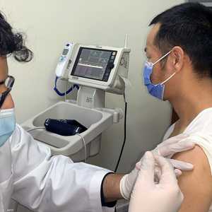 حملة التطعيم ضد كورونا مستمرة في الإمارات
