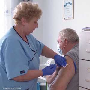 اختصاصيون: مناعة الجسم تتطلب جرعة معززة من لقاح كورونا