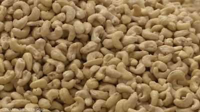 المكسرات النيئة أم المحمصة.. أيهما الأفضل لصحتك؟