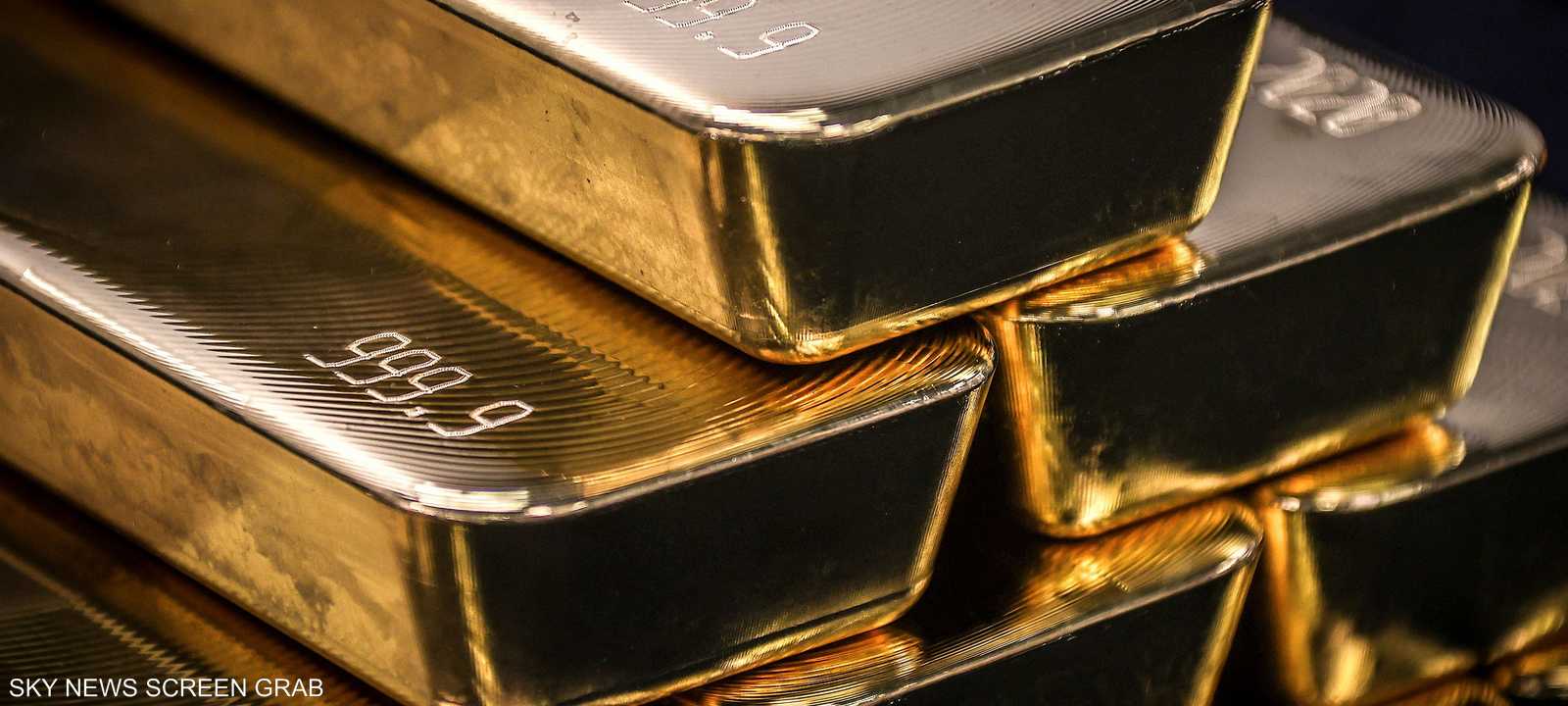 الذهب يكسر حاجز 2000 دولار