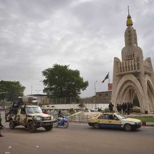 ضباط من الجيش في مالي اعتقلوا الرئيس ومسؤولين آخرين