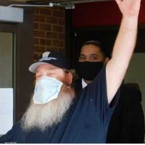 غيلبرت بول مغادرا السجن الذي أمضى فيه نصف حياته